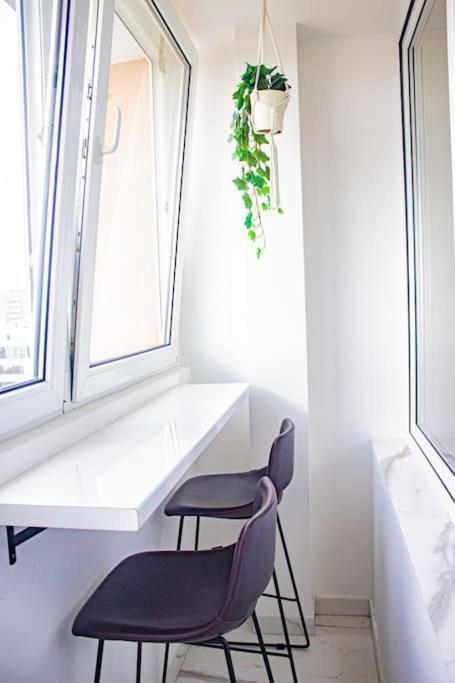 Central Apartment With Balcony And Views, Old Town, Metro Varsovie Extérieur photo