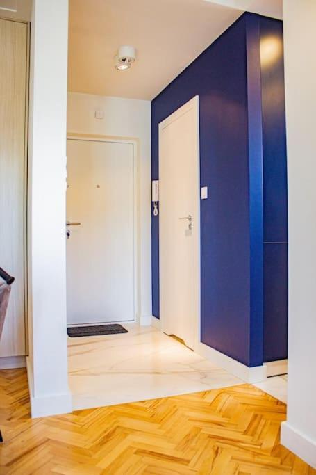 Central Apartment With Balcony And Views, Old Town, Metro Varsovie Extérieur photo