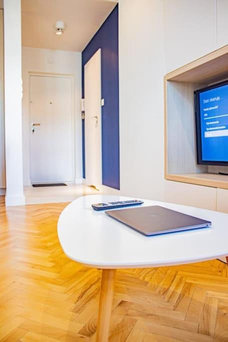 Central Apartment With Balcony And Views, Old Town, Metro Varsovie Extérieur photo