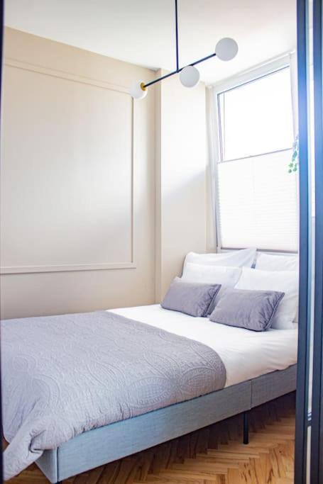 Central Apartment With Balcony And Views, Old Town, Metro Varsovie Extérieur photo