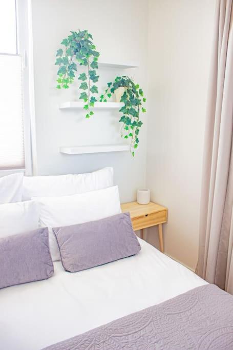 Central Apartment With Balcony And Views, Old Town, Metro Varsovie Extérieur photo