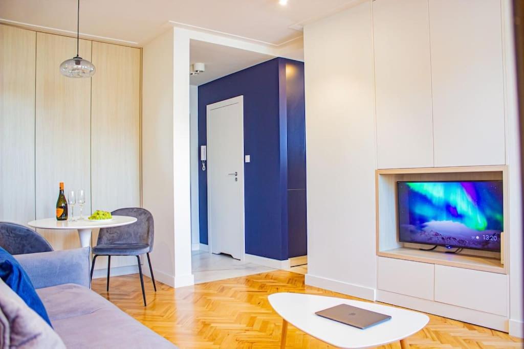 Central Apartment With Balcony And Views, Old Town, Metro Varsovie Extérieur photo