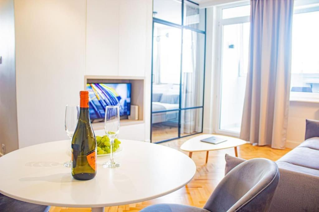 Central Apartment With Balcony And Views, Old Town, Metro Varsovie Extérieur photo