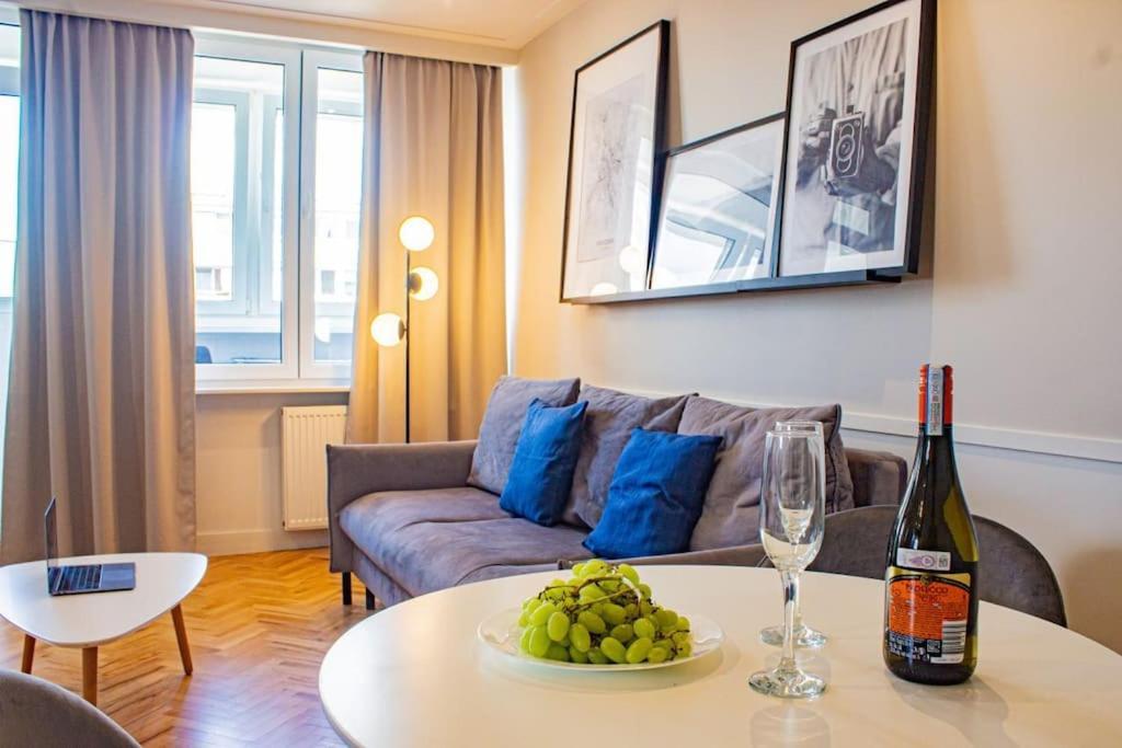 Central Apartment With Balcony And Views, Old Town, Metro Varsovie Extérieur photo