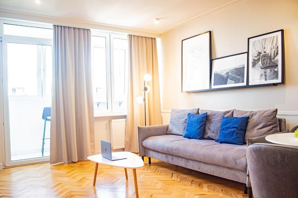 Central Apartment With Balcony And Views, Old Town, Metro Varsovie Extérieur photo